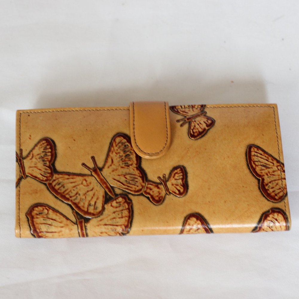 Classic Butterfly Embossed Leather Wallet - Tan - Picture 2 of 8